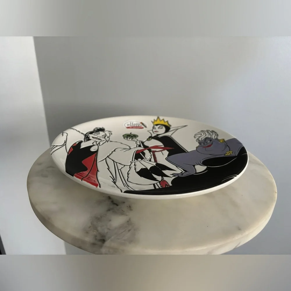 Disney Villains Decorative Plate NWT Evil Queen Cruella Ursula